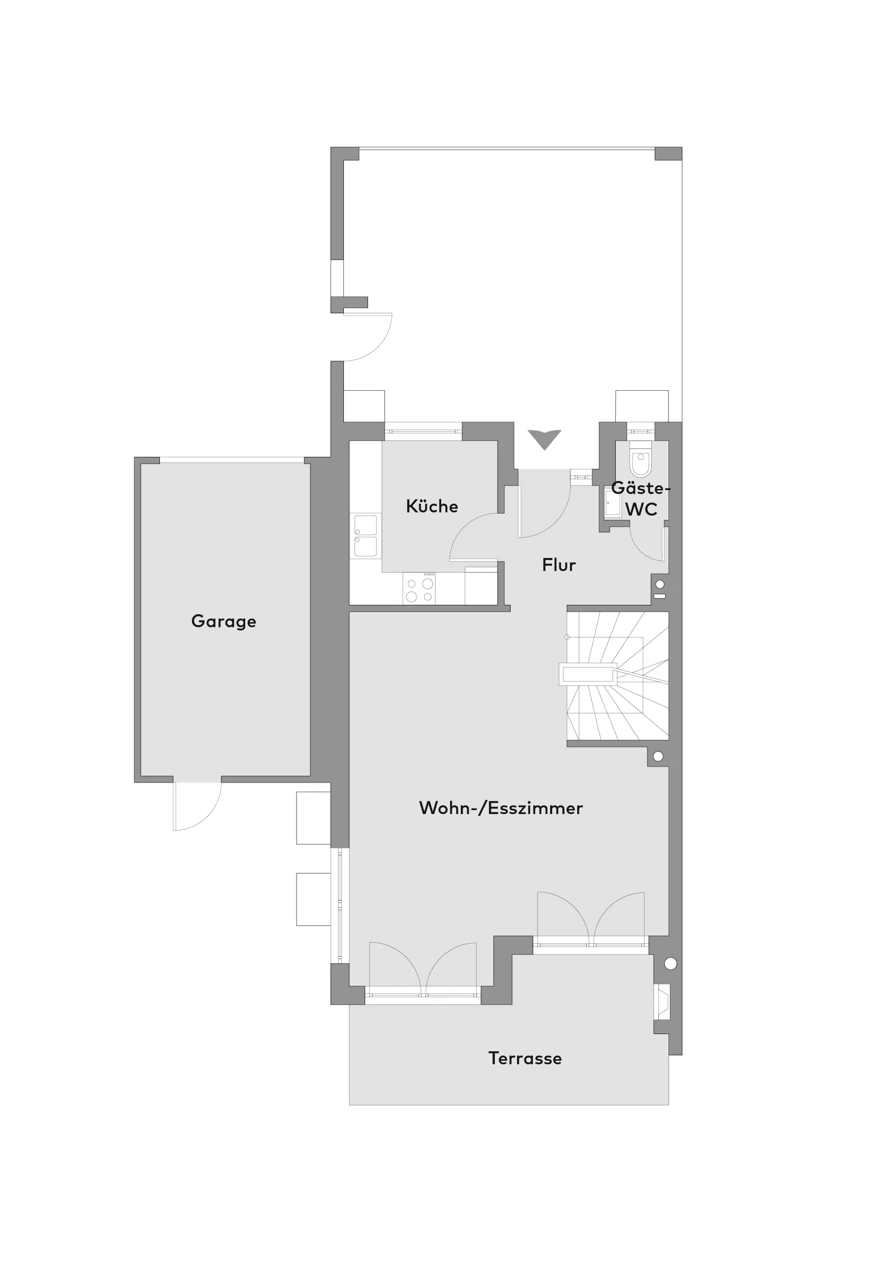 Grundriss einer Hausebene mit Garage, Küche, Diele, Gäste-WC, Wohn-/Esszimmer und Terrasse. Die Treppe befindet sich in der Diele in der Nähe des Eingangs. Die Beschriftung ist in Deutsch.